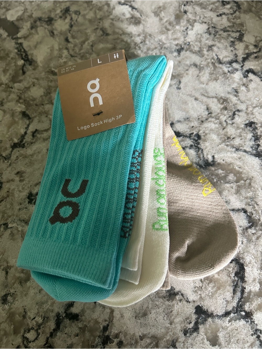 On Running 3-Pack Crew Socks - Teal, White, Tan